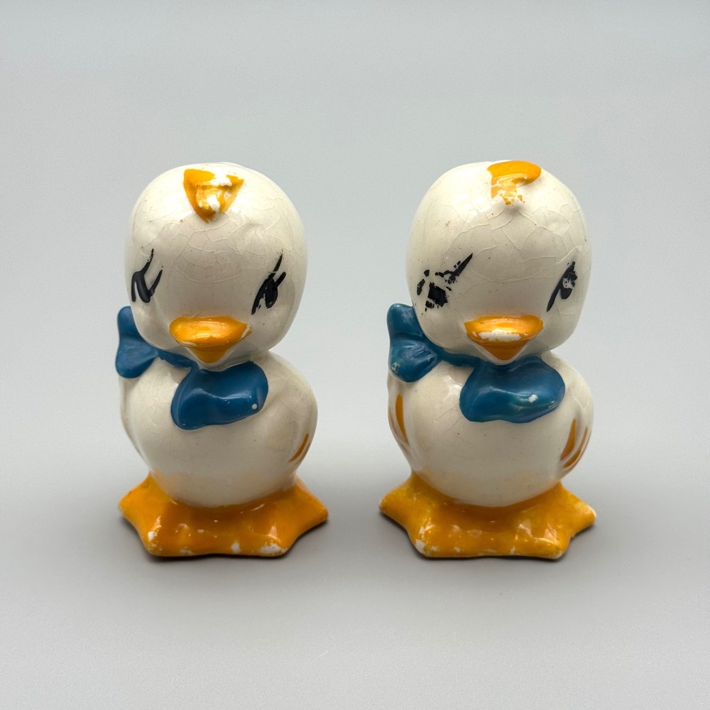 Hand Painted Baby Duck Salt and Pepper Shakers Vintage Ceramic‎ Set